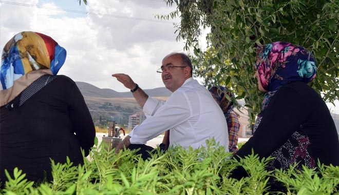 BÜNYAN´DA ÇİÇEK DİKİMİNE