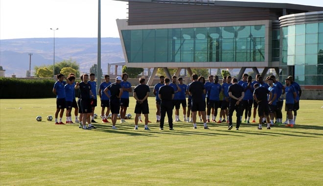 KAYSERİSPOR´DA GİDEN VE KALAN FUTBOLCULAR