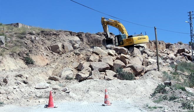 BAŞKAN KARAYOL YOL GENİŞLETME ÇALIŞMALARINI