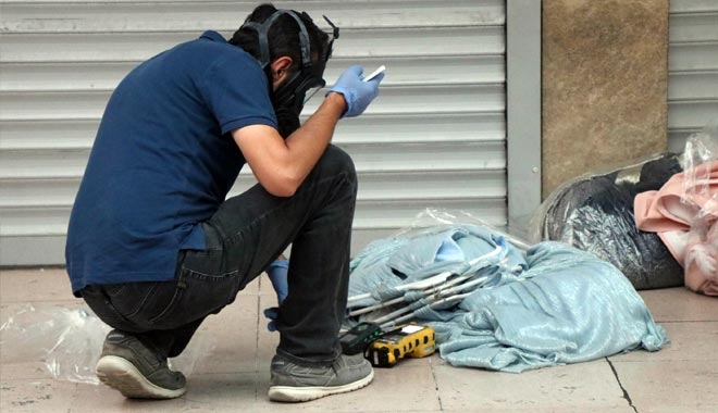 KAYSERİ´DE KARGODAN GELEN ELBİSELERİ AÇAN