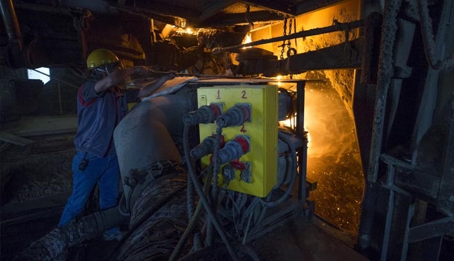 VOLKANİK TAŞLARI ERİTİP