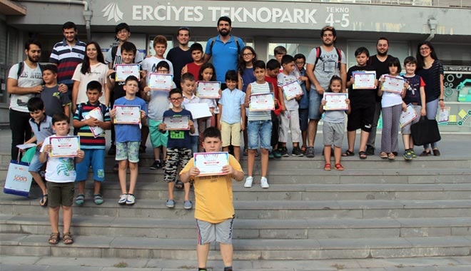 LAB ERCİYES ÇOCUK ATÖLYESİNDE