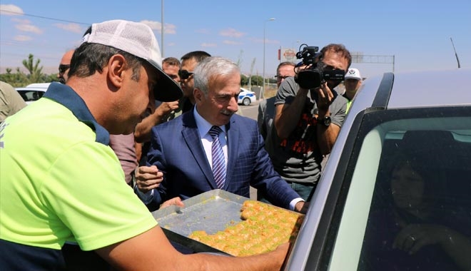 VALİ KAMÇI TRAFİK DENETİMİNE KATILDI,