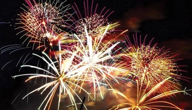 ASKER UĞURLAMA TÖRENİNDE PATLAYAN HAVAİ FİŞEK 