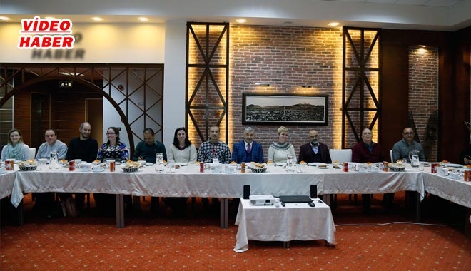 AMERİKALI YAZARLARDAN