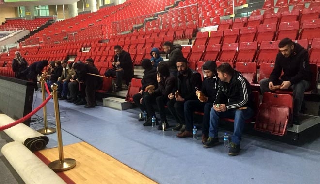 YOLDA KALAN VATANDAŞLAR