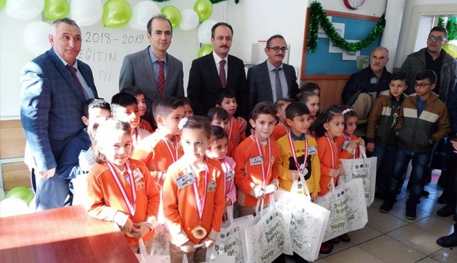 ÖĞRENCİLERE KARNELERİ