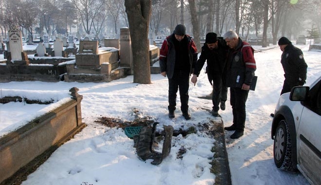 MEZARLIĞIN SULAMA VANALARI