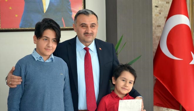 KENDİLERİ KÜÇÜK