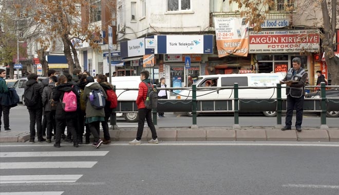 ÖĞRENCİLERİN GÜVENLİĞİ İÇİN OKULLARI GEZİYOR