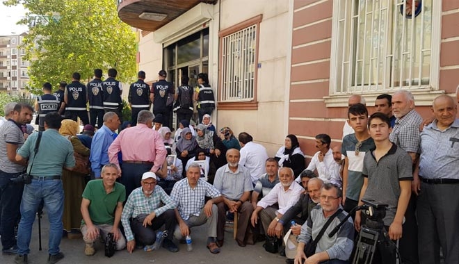 MAZLUMDER, DİYARBAKIR ANNELERİNİN YANINDA