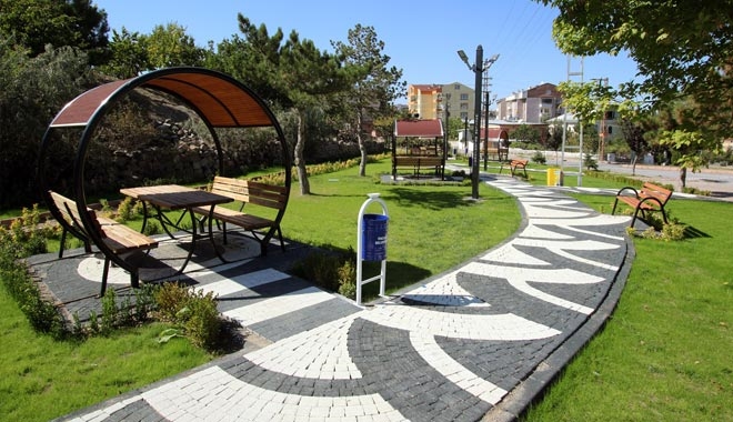 ÖZDOĞAN: ÇOCUK VE KADINLARIMIZ İÇİN PARKLARIMIZI YENİLİYORUZ