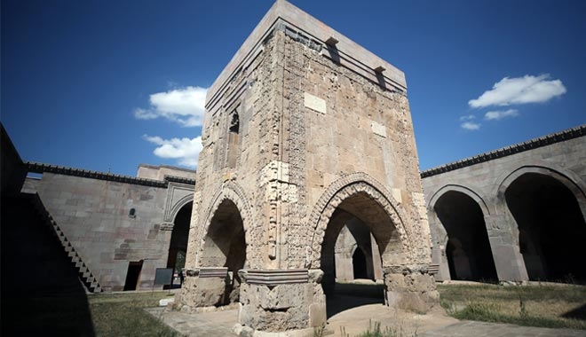 SULTANHANI KERVANSARAYI KÜLTÜR SANAT MERKEZİ OLACAK