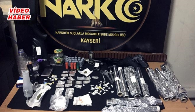 YASTIKLARDAN, KAPI PERVAZLARINDAN UYUŞTURUCU FIŞKIRDI