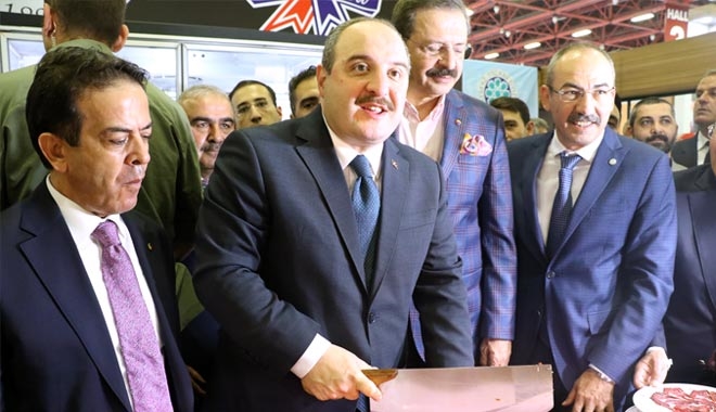 BAKAN VARANK, FUARDA PASTIRMA KESTİ