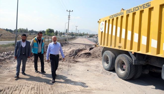 KOCASİNAN´DAN 4 MAHALLEYİ BAĞLAYAN YOLA ASFALT