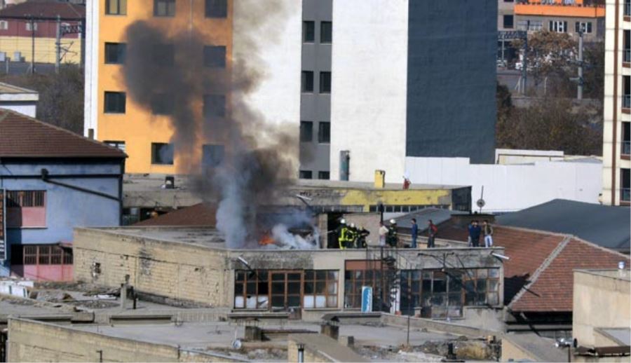 KAYSERİ’DE İŞ YERİNİN ÇATISINDA ÇIKAN YANGIN SÖNDÜRÜLDÜ