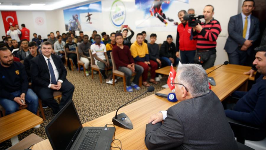 BAŞKAN BÜYÜKKILIÇ, MİSAFİR ÖĞRENCİLERLE ERCİYES’TE BİR ARAYA GELDİ