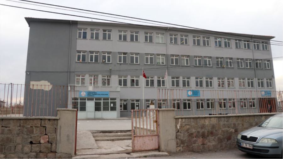 OKUL GÖREVLİSİ KARBONMONOKSİT GAZINDAN ZEHİRLENDİ