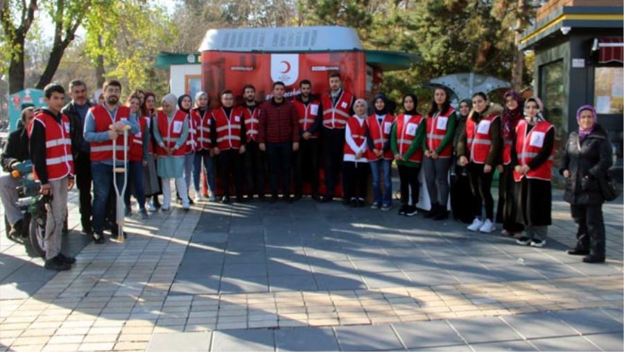 GENÇ KIZILAY ÜYELERİ ENGELLİ SORUNLARINA DİKKAT ÇEKTİ