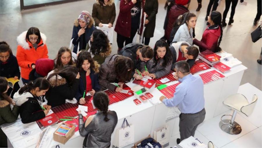 AGÜ’DE “ÜNİVERSİTE TANITIM VE TERCİH GÜNLERİ” FUARI