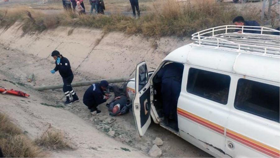 MİNİBÜSÜN KANALA DÜŞTÜĞÜ KAZADA