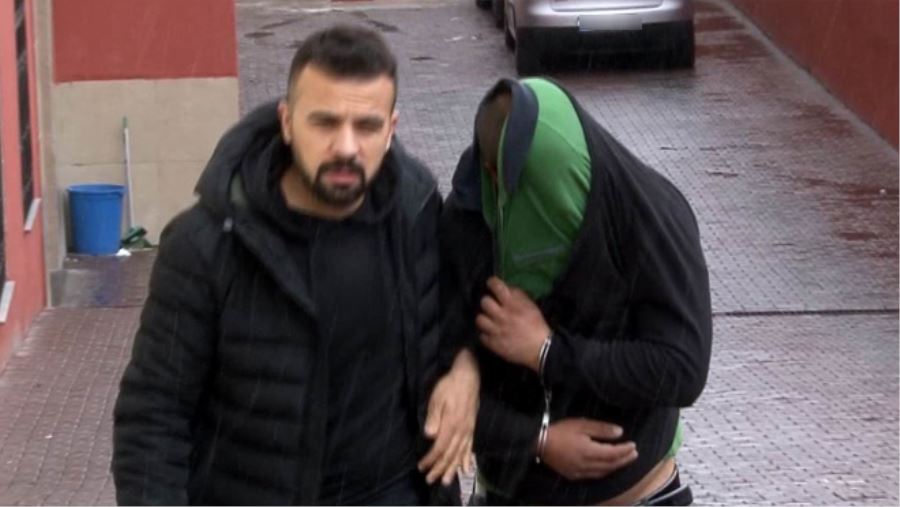 YAKALANACAKLARINI ANLADILAR, POLİSE DEMİR ÇUBUK VE LEVYE İLE SALDIRDILAR