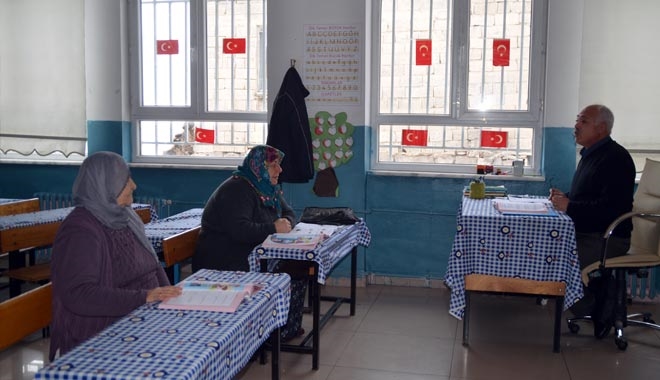 BABAANNE İLE TORUNU