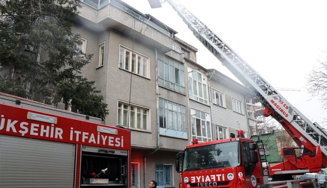 ÇATIDA ÇIKAN YANGINI