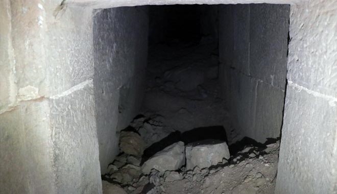 DEFİNECİLER ANIT MEZAR BULDU