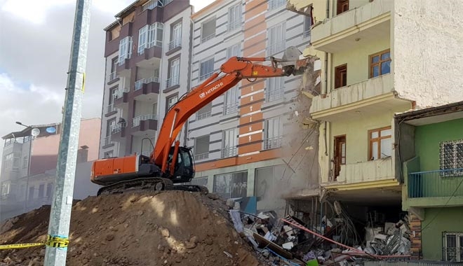 2 KİŞİNİN HAYATINI KAYBETTİĞİ KAZADA