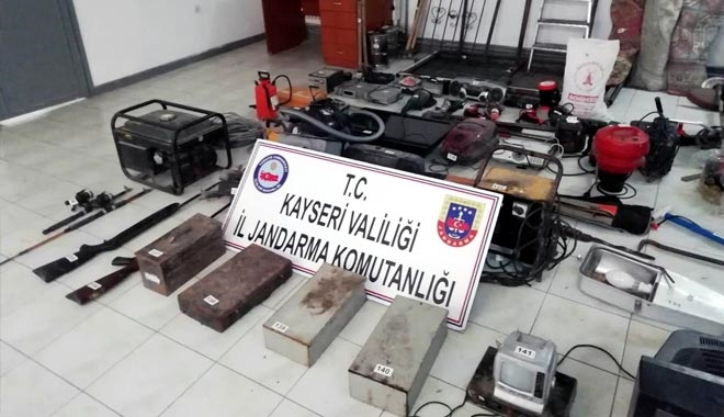 BAĞ EVİ HIRSIZLARI YAKALANDI