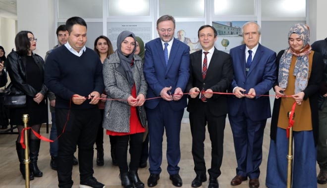 PROF. DR. FUAT SEZGİN KÜTÜPHANESİ