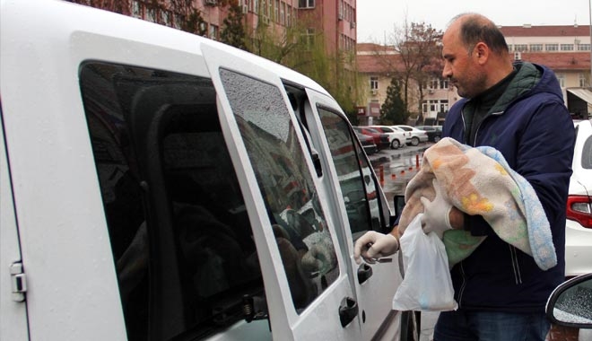 ECZANEYE TERK EDİLEN BEBEK,