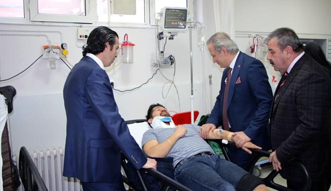 ÖĞRETMENLERİ TAŞIYAN OTOMOBİLE