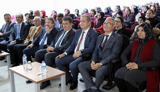 İL MÜDÜRLERİ KARİYER GÜNLERİNDE ÖĞRENCİLERLE BULUŞTU