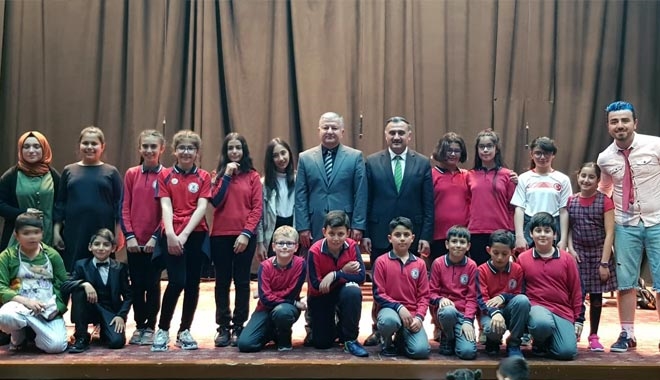 DEVELİ´DE ÖĞRENCİLERDEN TİYATRO GÖSTERİSİ