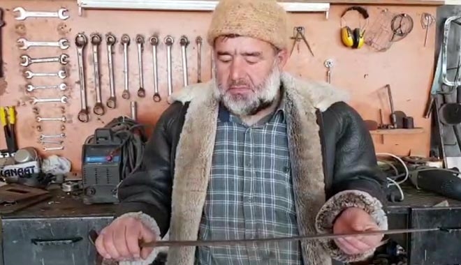 KURTULUŞ SAVAŞI´NDAN KALMA KILICI ÖZENLE SAKLIYOR