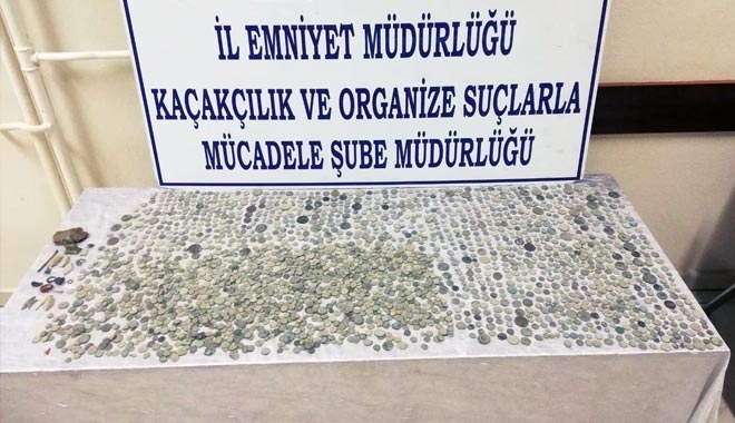 TARİHİ ESER KAÇAKÇILARI SİKKELERİ SATMAYA ÇALIŞIRKEN YAKALANDI