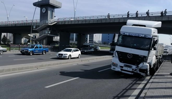 SÜRÜCÜSÜ KALP KRİZİ GEÇİREN TIR,