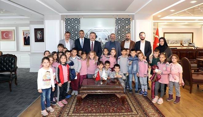 İLKOKUL ÖĞRENCİLERİNDEN PALANCIOĞLU´NA ANLAMLI ZİYARET