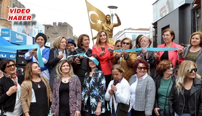 KADINLAR ÇARŞISI HEYKELİNE KAVUŞTU