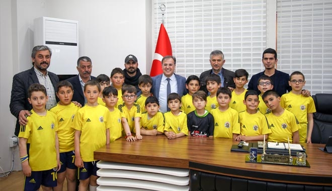 ERCİYESSPORLU MİNİKLER, BAŞKAN ÖZDOĞAN´I ZİYARET ETTİ