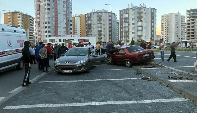 YAKUT MAHALLESİ´NDE TRAFİK KAZASI