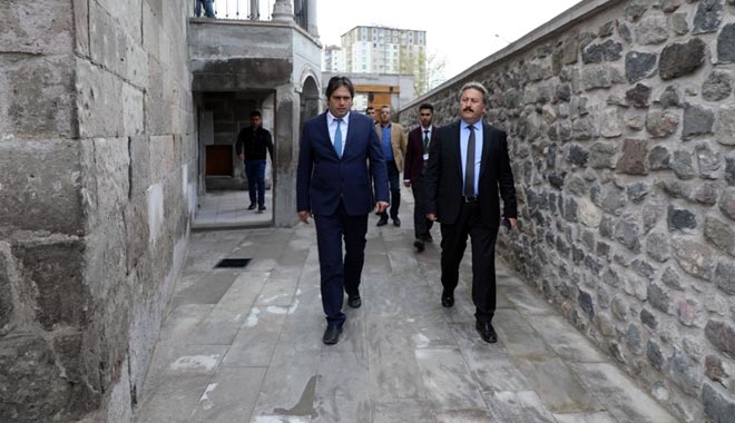 PALANCIOĞLU, FİLİNTA´NIN KONAĞI´NDA