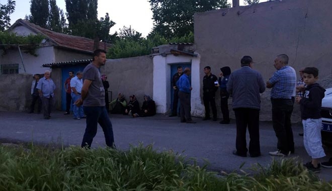 EŞİNİ ÖLDÜRÜP İNTİHAR ETTİ