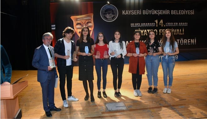 TİYATRO FESTİVALİNE 20 ÜLKE  VE 81 İLİN OKULLARI KATILDI