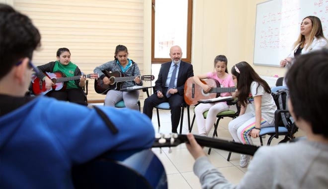 KOCASİNANLI ÇOCUKLARDAN MUHTEŞEM YILSONU ETKİNLİĞİ