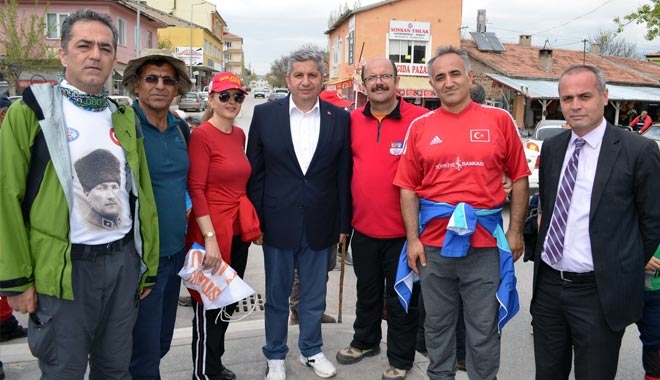 ANNELER GÜNÜ İÇİN 24 KİLOMETRE YÜRÜDÜLER