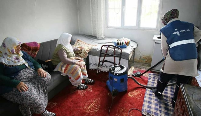 HACILAR BELEDİYESİ´NDEN YAŞLILARA EVDE TEMİZLİK HİZMETİ